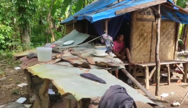 Di Usia 16 Tahun, Adit Menjaga Harapan Tiga Adiknya dari Gubuk Reyot