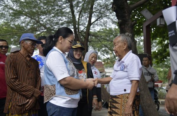 Salurkan 400 Paket Sembako, Pemkot Semarang Hadir Siapkan Solusi bagi Nelayan Terdampak Angin Barat