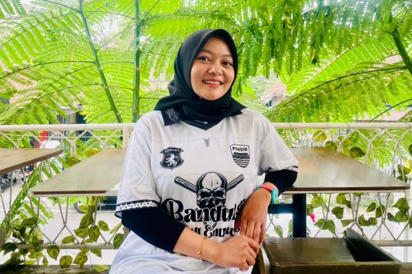 Laga Klasik Penuh Gengsi, Bobotoh Cantik Cimahi Yakin Persib Menang Tipis atas Persija