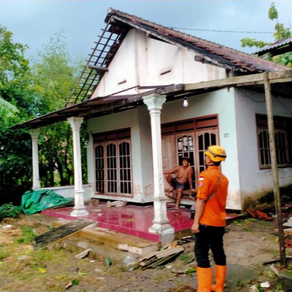 Angin Puting Beliung Terjang Tiga Desa di Rejotangan, Puluhan Rumah Warga Rusak