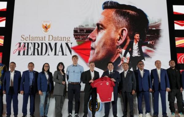 Ini Permintaan Erick Thohir saat Perkenalkan John Herdman dan Cesar Meylan ke Publik