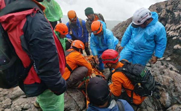 Pendaki Gunung Slamet yang Jatuh Ditemukan di Hari ke-16 Pencarian