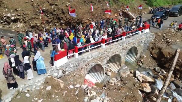 Kolaborasi TNI dan Daerah Pulihkan Akses Malalak Lewat Jembatan Armco