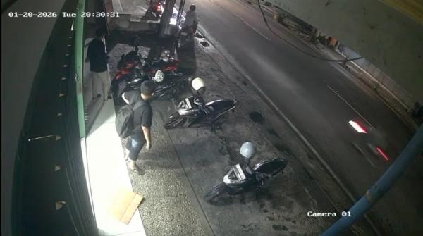 Viral Rekaman Pencuri Kabur Tinggalkan Motor Curian di Jombang, Netizen: Janne Ojo Sampek lepas!
