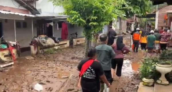6.328 Rumah di 5 Kecamatan Terdampak Banjir Bandang Situbondo