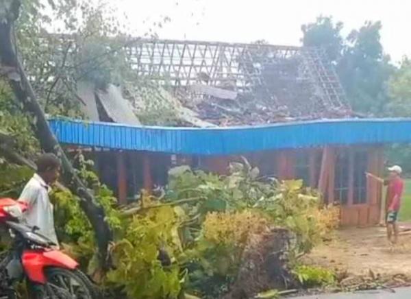 Hujan Disertai Angin Kencang Mengamuk 2 Desa di Tambakrejo Bojonegoro