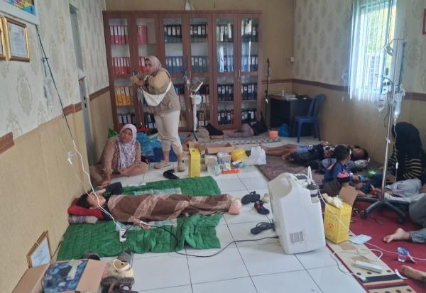 Ratusan Pelajar Cianjur Tumbang Diduga Keracunan, Puluhan Dilarikan ke Rumah Sakit