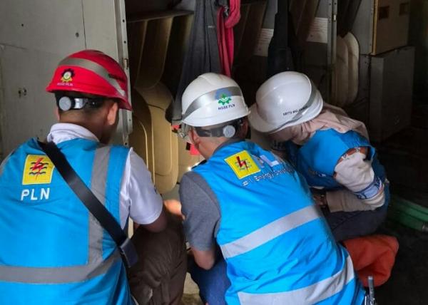 Pastikan Pasokan Listrik PLN Siapkan Genset 770 VA di Lokasi Pengungsian Korban Longsor Pasirlangu