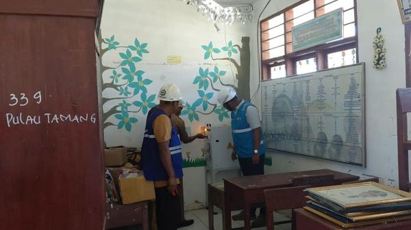 Sekolah di Pulau Terpencil Mandailing Natal Kini Nikmati Listrik Energi Surya