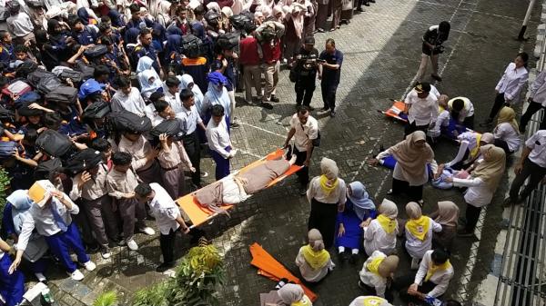 Simulasi Gempa di SMKN 4 Jember, Ratusan Siswa Ikuti Evakuasi Darurat