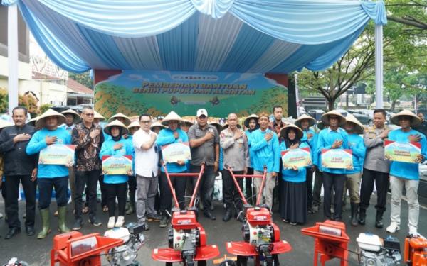 Dukung Ketahanan Pangan, Polda Jabar Tanam Jagung Serentak di Cikalong Wetan KBB
