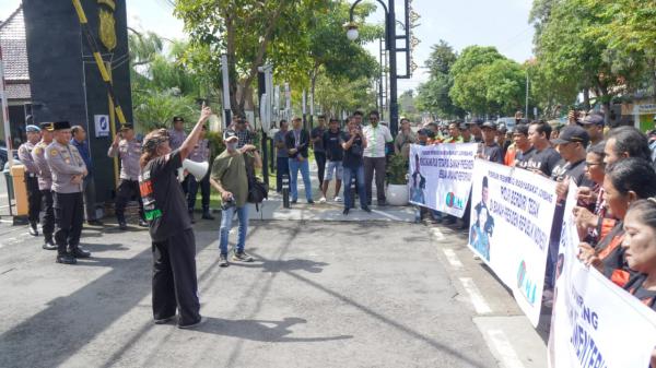 Puluhan Aktivis Jombang Tunjukan Dukungan Polri di Bawah Presiden, AKBP Ardi Kurniawan Senang!