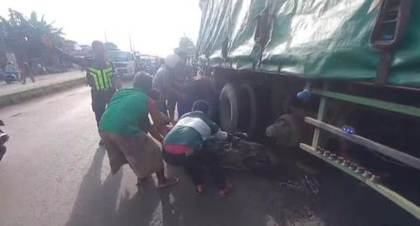 Pelajar Terlibat Kecelakaan Mengerikan di Jombang, Motor Masuk Kolong Truk Trailer, Untung Selamat