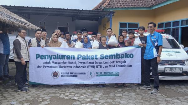 337 Warga Terdampak Bajir di Lombok Tengah , PWI NTB dan MIM Foudation Salurkan 340 Paket Sembako