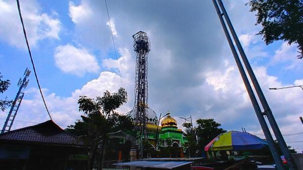 Setahun Terbakar, Menara Masjid Agung Darussalam Bojonegoro Tak Kunjung Diperbaiki