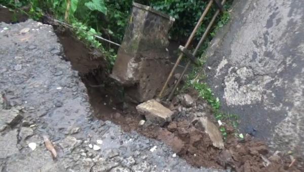 Jembatan Antardesa di Mandalawangi Ambruk, Akses Lumpuh Ribuan Warga Terisolasi