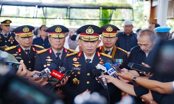 Kapolri: Jasa Luar Biasa Eyang Meri Istri Jenderal Hoegeng Dianugerahi Bintang Bhayangkara Pratama