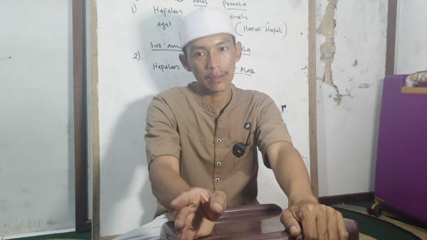 Ustadz Deni Firmansyah: Sosok yang Memilih Lapar Asalkan Anak-anak Tetap Bisa Mengaji