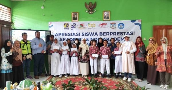 Apresiasi PAMA untuk Siswa Berprestasi, Puluhan Murid SD di Balikpapan Timur Terima Beasiswa