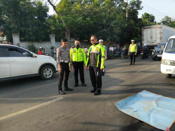 Terjatuh Dari Sepeda Pancal Lalu Terlindas Truck, Lansia di Probolinggo Tewas di Lokasi