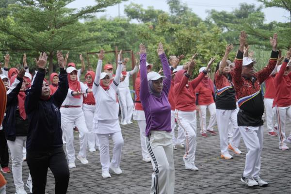 Jadi Tuan Rumah Gebyar Senam se Jatim, Ning Ita Kenalkan Produk Unggulan Kota Mojokerto