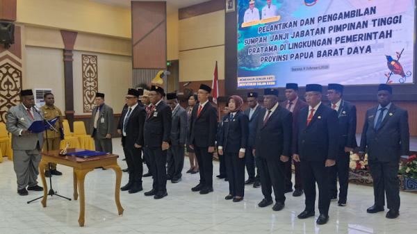 Lantik 21 Pejabat Eselon II di Lingkungan Pemprov Papua Barat Daya, Ini Pesan Tegas Gubernur