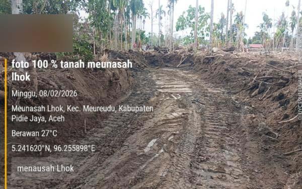 Warga Meureudu Bernapas Lega, Ancaman Penyakit dari Lumpur Sisa Banjir Mulai Dibersihkan