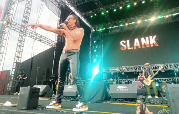 Slank Guncang Panggung Supermusic United Day 9, Bikin Belasan Ribu Penonton Bergoyang