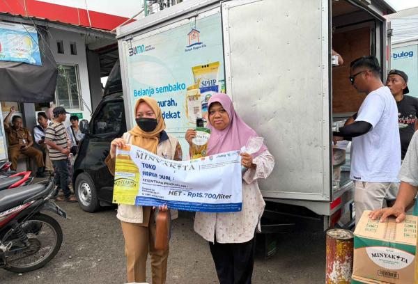 Bulog Banyumas Salurkan 4.500 Liter Minyakita di Cilacap untuk Kendalikan Harga