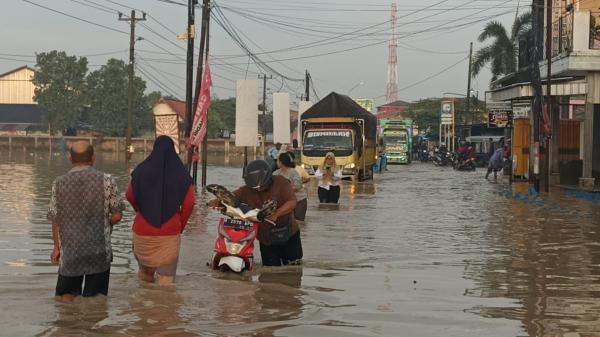 Luapan Sungai Blorong Rendam Ratusan Rumah di Kendal, Aktivitas Warga dan Pasar Terganggu