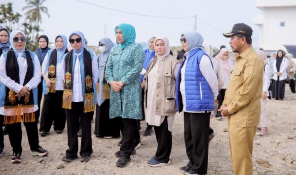 Bawa Harapan Baru, Istri Para Menteri Turun Langsung Bantu Korban Banjir di Pidie Jaya