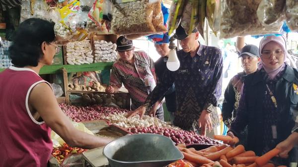 Sidak Sembako, Petugas Dapati Harga Beras Premium di Atas HET