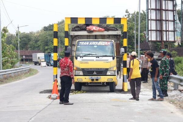 Menuai Polemik, Pemkab Tegaskan Pemasangan Portal di Jembatan TBB Untuk Perlindungan Infrastruktur