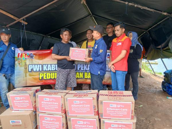 Sebulan Dikepung Banjir, Tirto Lumpuh: Ratusan Warga Masih Mengungsi, Bantuan Terus Mengalir
