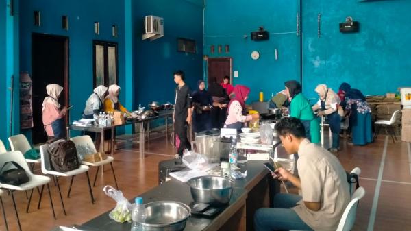 Tekan Angka Stunting, TMMD ke-127 Gelar Pelatihan Tata Boga Bagi Ibu Rumah Tangga