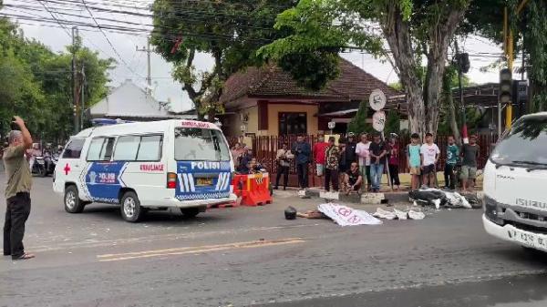 Tragis! Pemotor Asal Tuban Tewas Usai Tabrakan Dengan Dump Truk di Jalan Pantura