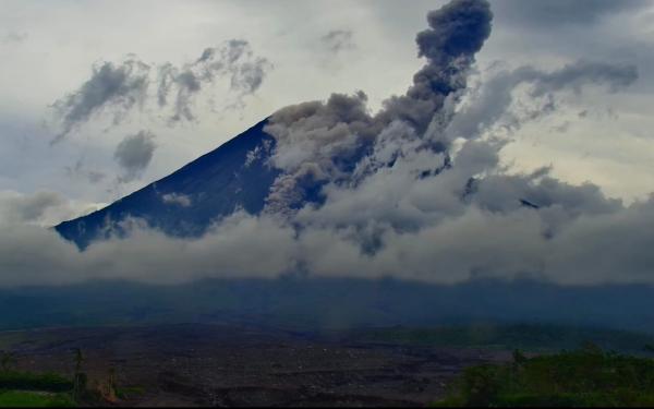 Gunung Semeru Erupsi, Kolom Abu 1.000 Meter dan Awan Panas Meluncur 3 Kilometer