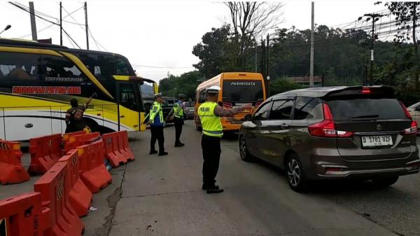 Libur Panjang Imlek 2026, Kepadatan Kendaraan Warnai Jalur Arteri Kadungora Garut