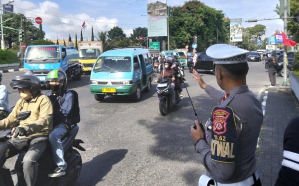 1,5 Juta Kendaraan Luar Kota Serbu Bandung saat Long Weekend, Polisi Lakukan Rekayasa Lalu Lintas