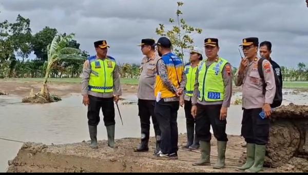 Perbaikan Tanggul dan Jalan Amblas Dipercepat, Polda Jateng: Jalur Gubug Ditutup untuk Truk Sumbu 3