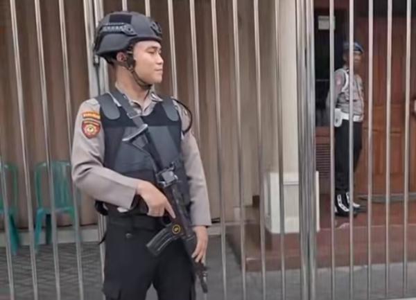 Bareskrim Geledah Rumah di Surabaya 8 Jam, 4 Boks Barang Bukti TPPU Tambang Emas Ilegal Disita