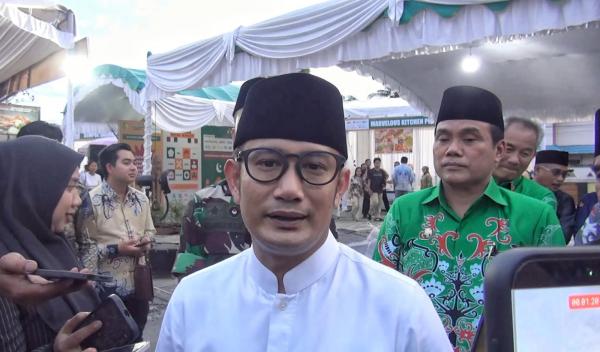 Wali Kota Palangka Raya Fairid Naparin Resmikan 9 Pasar Ramadan, Dorong Ekonomi UMKM