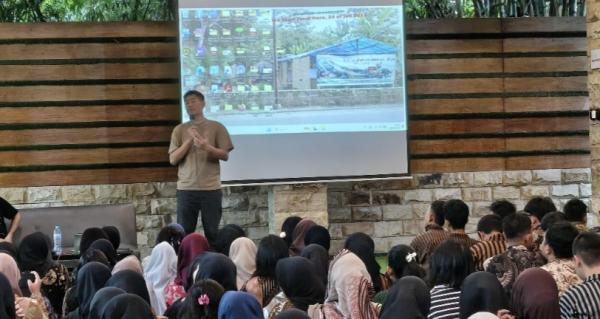 Tingkatkan Kemampuan Bahasa Inggris, Siswa di Surabaya Ini Digembleng 7 Hari 6 Malam di Pare Kediri