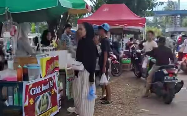 Ngabuburit Sambil Berburu Takjil, Pelabuhan Cikidang Pangandaran Diserbu Warga Jelang Magrib