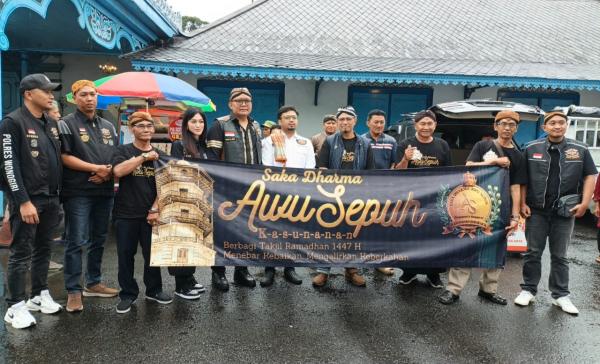 Trah Sepuh Raja Keraton Surakarta Bagikan 500 Takjil, Tegaskan Kondisi Aman dan Dukung Audit BPK