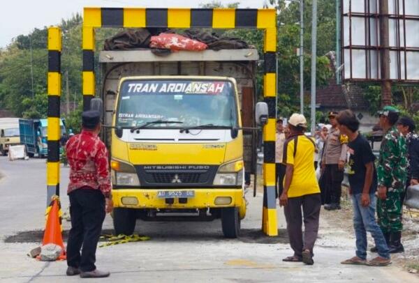 Dugaan Pungli Viral, Dishub Bojonegoro Tegaskan Portal Jembatan Luwihhaji untuk Cegah ODOL