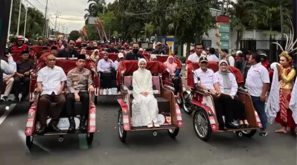 Lansia Tak Lagi Menggowes, 200 Tukang Becak di Kota Kediri Terima Becak Listrik dari Presiden