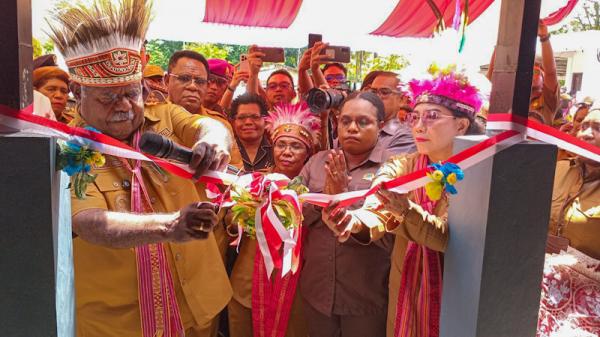 Resmikan Pasar Mama-Mama Papua di Sorong, Gubernur Elisa Gelontorkan Rp 2,3 Miliar untuk 492 UMKM