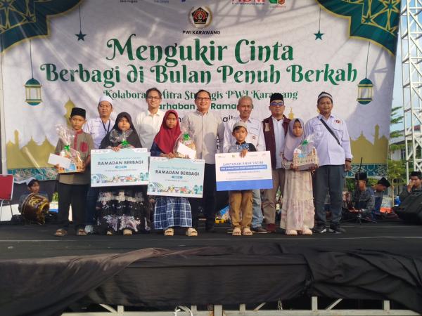 PWI Karawang Gelar Buka Puasa Bersama dan Santunan 100 Anak Yapidu di Karangpawitan