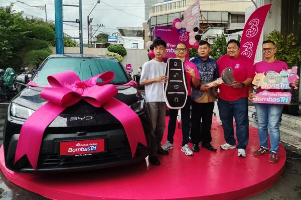 Berkah Ramadan, Karyawan Minimarket Bawa Pulang Mobil Listrik Berkat BombasTri